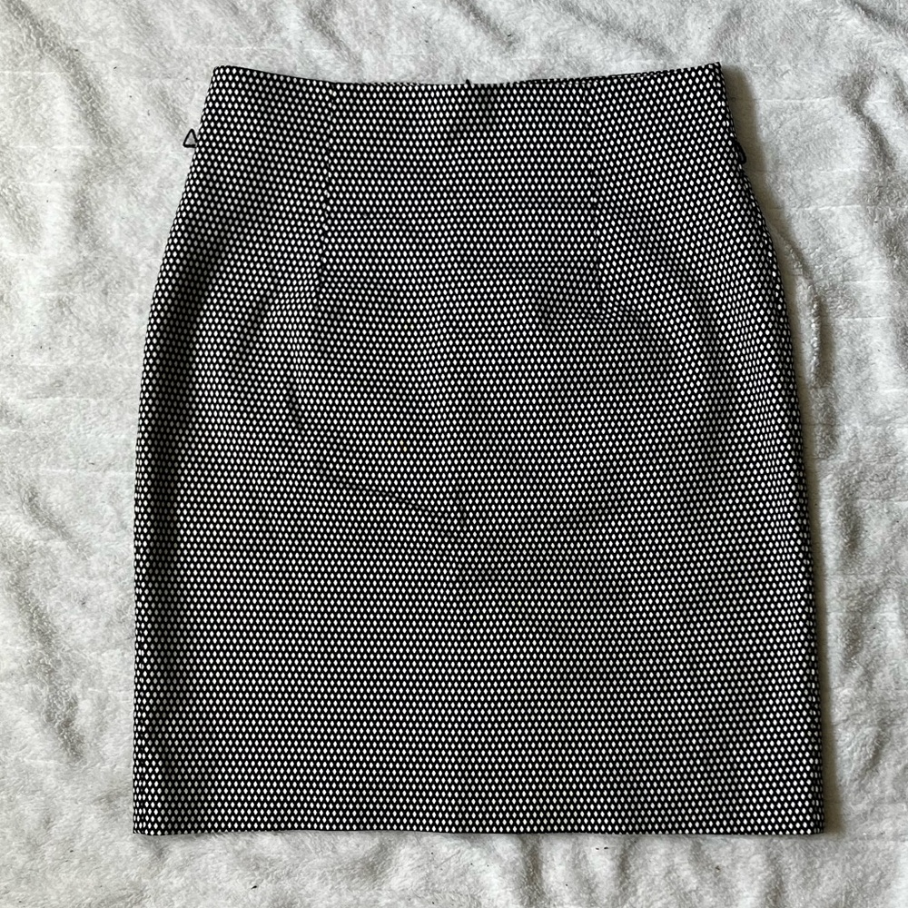 Worthington Black and White Patterned Pencil Skirt